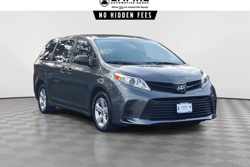2020 Toyota Sienna L photo 1