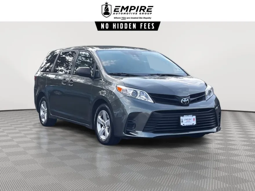 2020 Toyota Sienna L photo 1