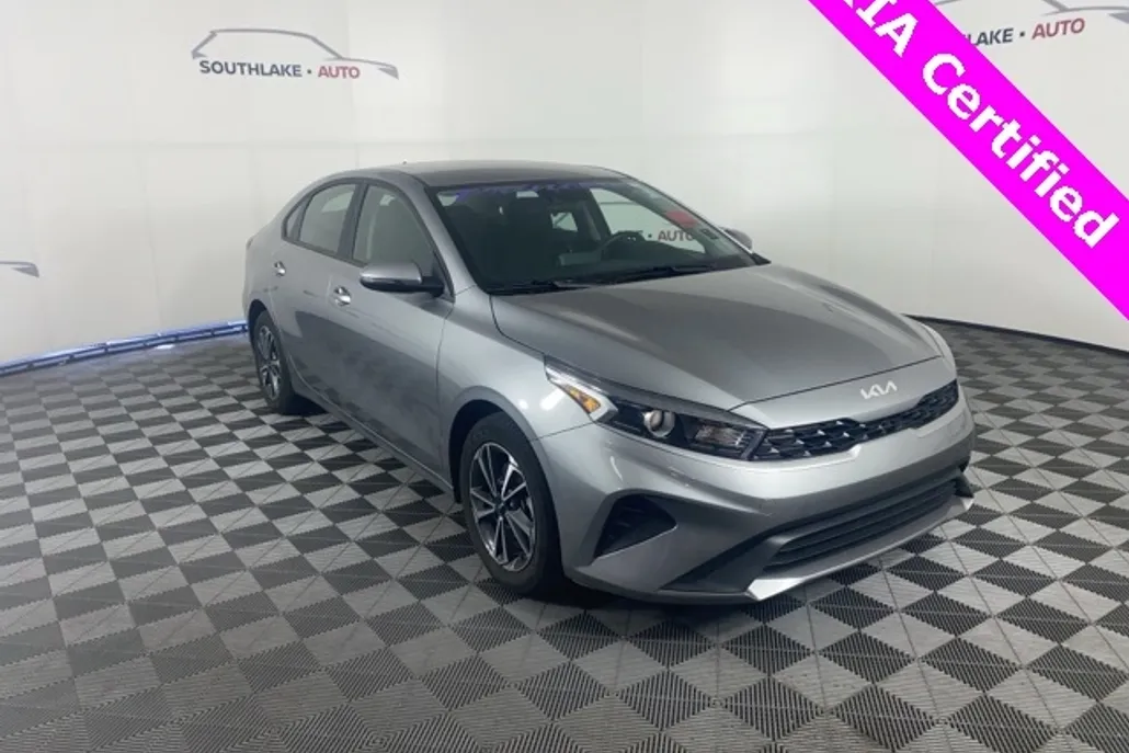 2024 Kia Forte LXS photo 1