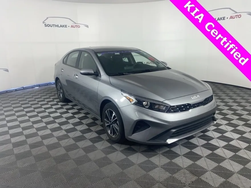 2024 Kia Forte LXS photo 1