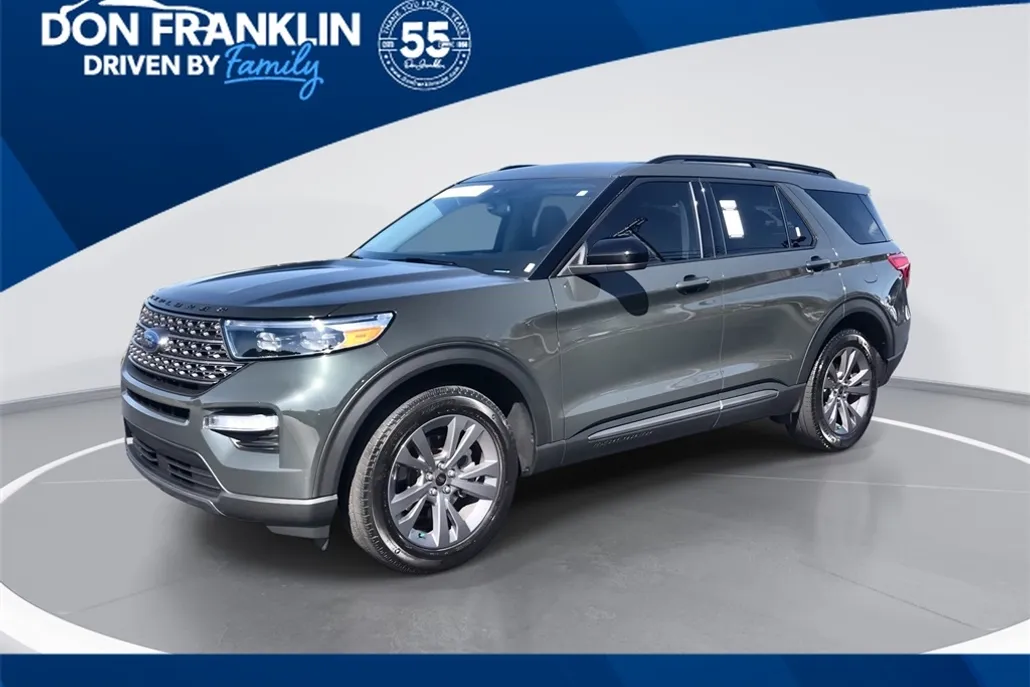 2023 Ford Explorer XLT photo 1