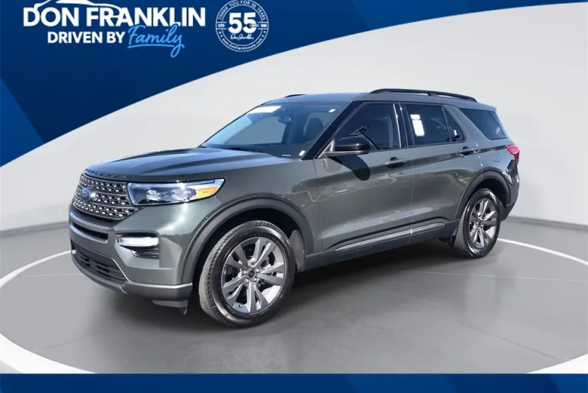 2023 Ford Explorer XLT photo 1