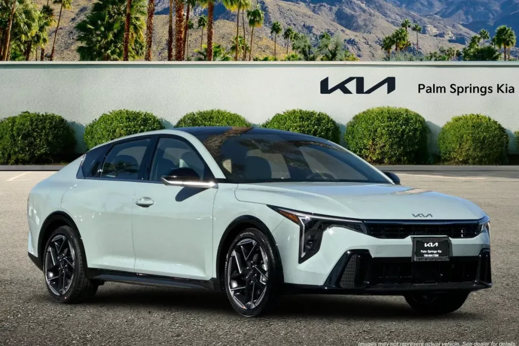 2025 Kia K4 GT-Line photo 1