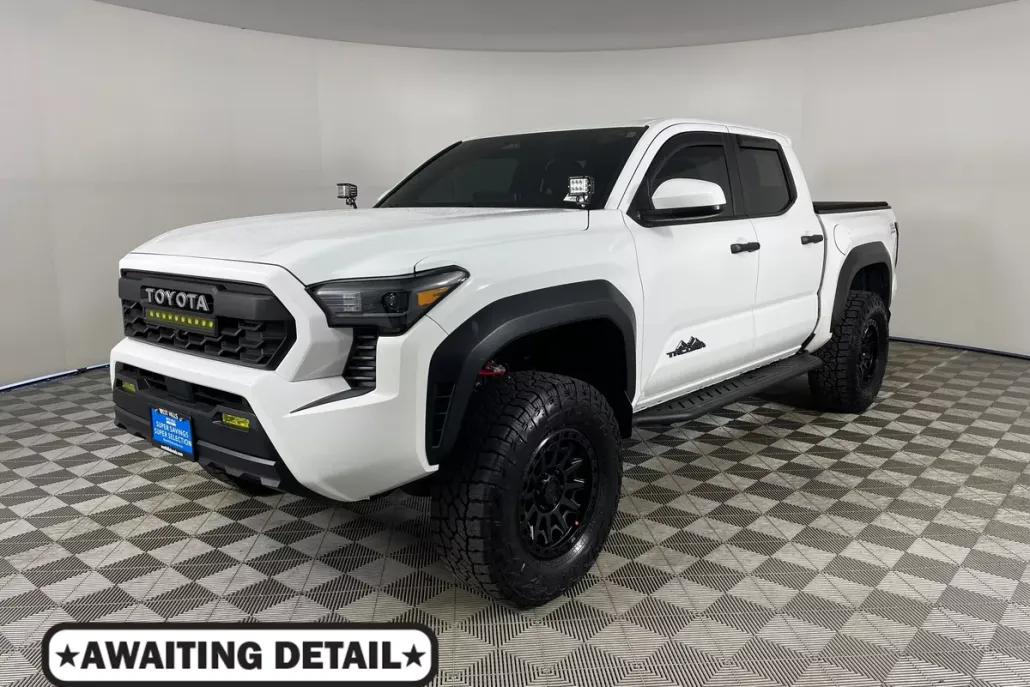2024 Toyota Tacoma TRD Off-Road photo 1