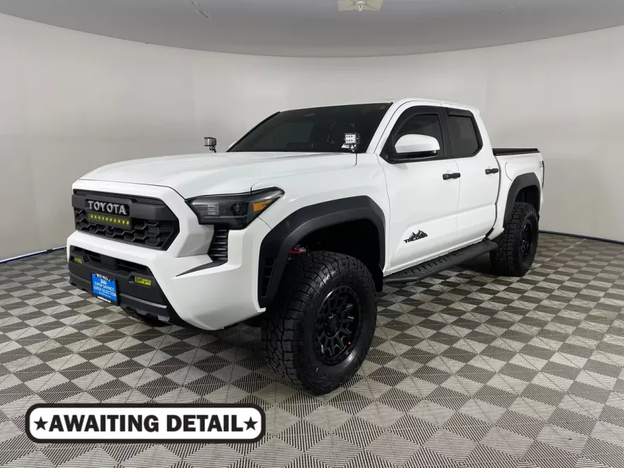 2024 Toyota Tacoma TRD Off-Road photo 1