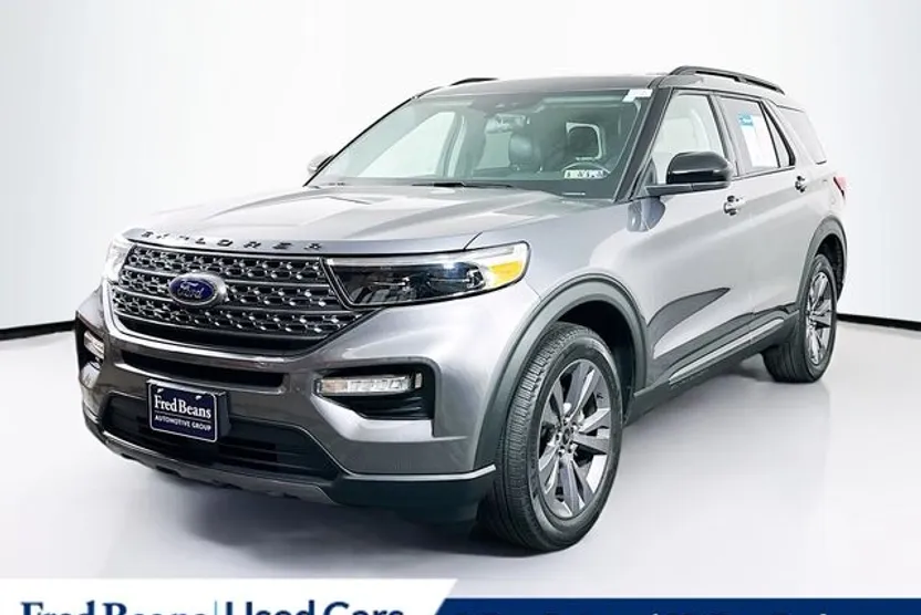2022 Ford Explorer XLT photo 1