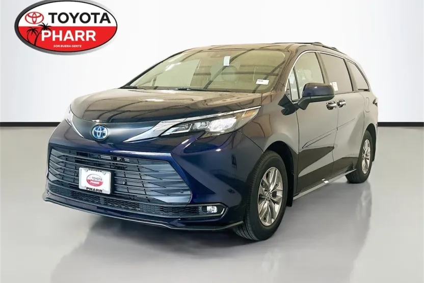 2025 Toyota Sienna XLE photo 1