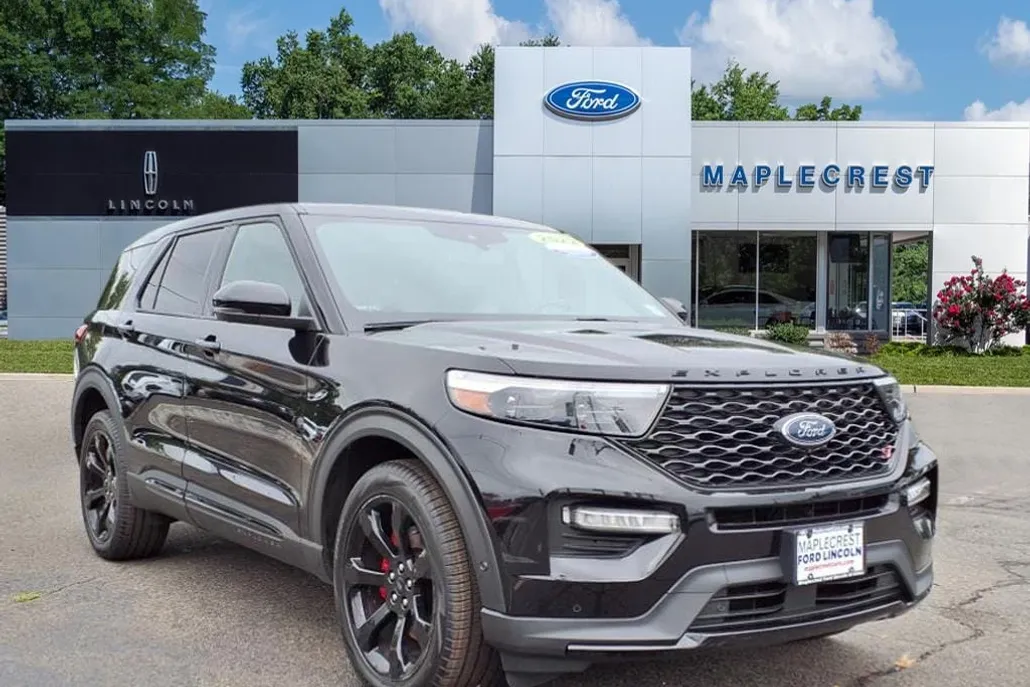 2022 Ford Explorer ST photo 1