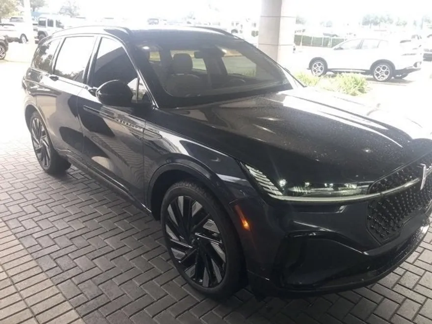 2024 Lincoln Nautilus Black Label photo 1
