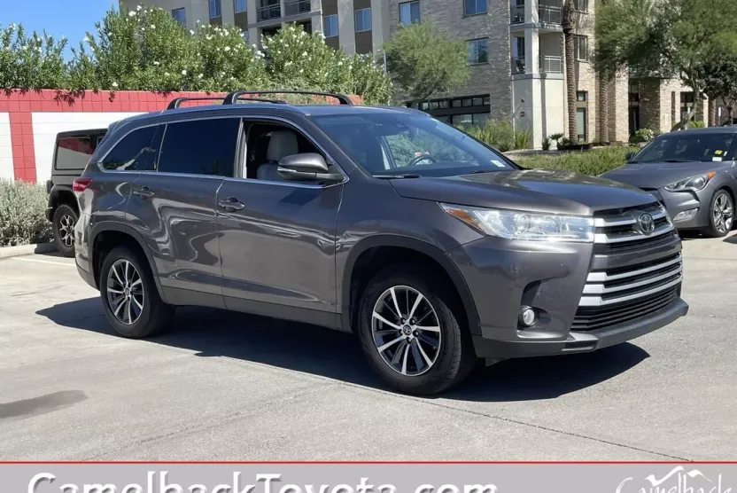 2019 Toyota Highlander XLE photo 1