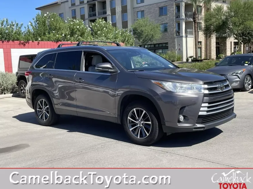 2019 Toyota Highlander XLE photo 1
