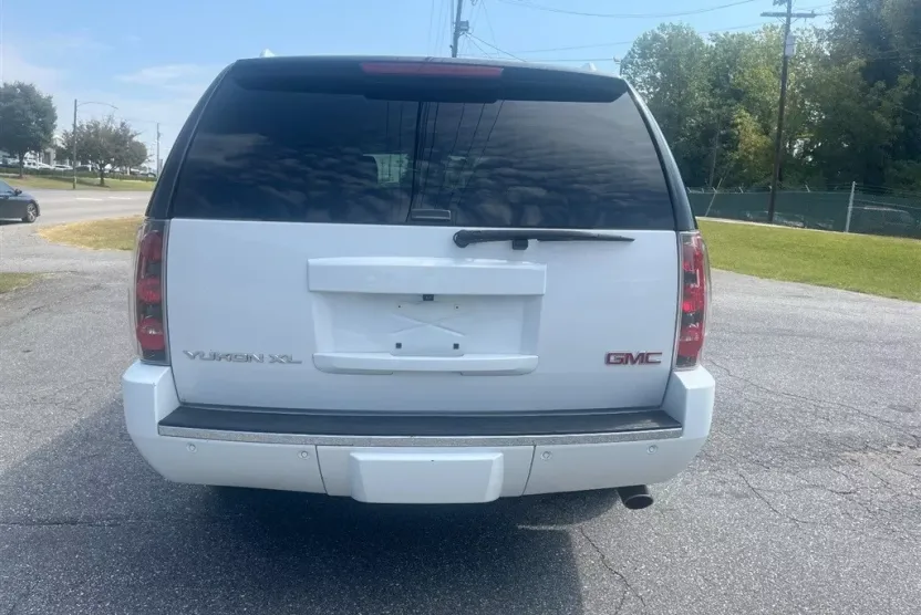 2013 Gmc Yukon Denali XL photo 1