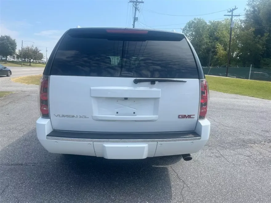 2013 Gmc Yukon Denali XL photo 1