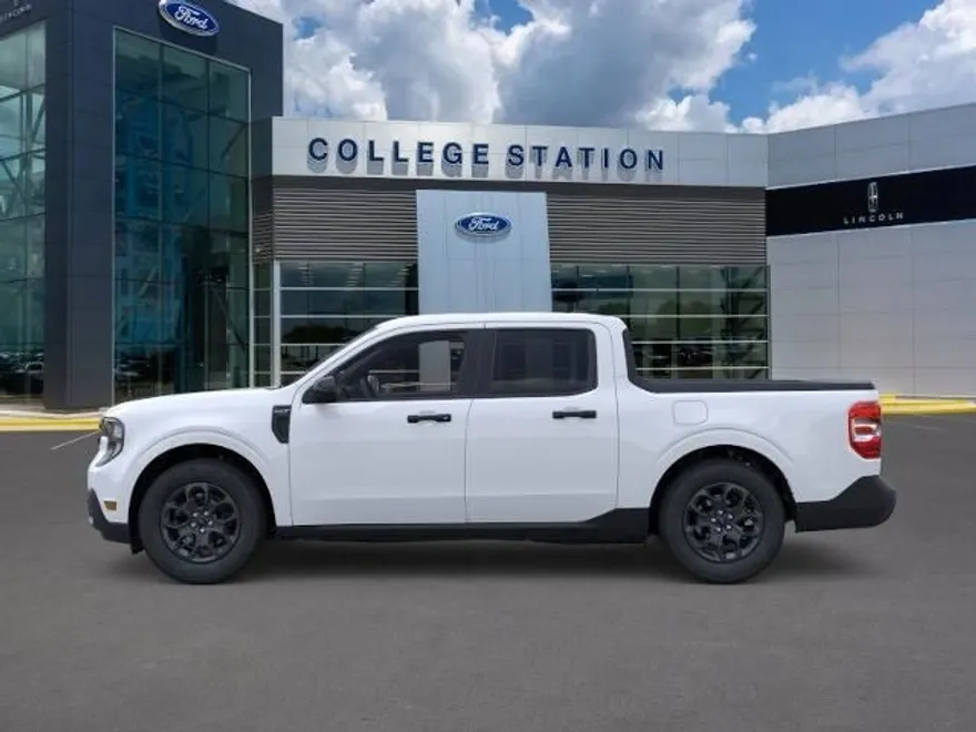 2025 Ford Maverick XLT photo 1