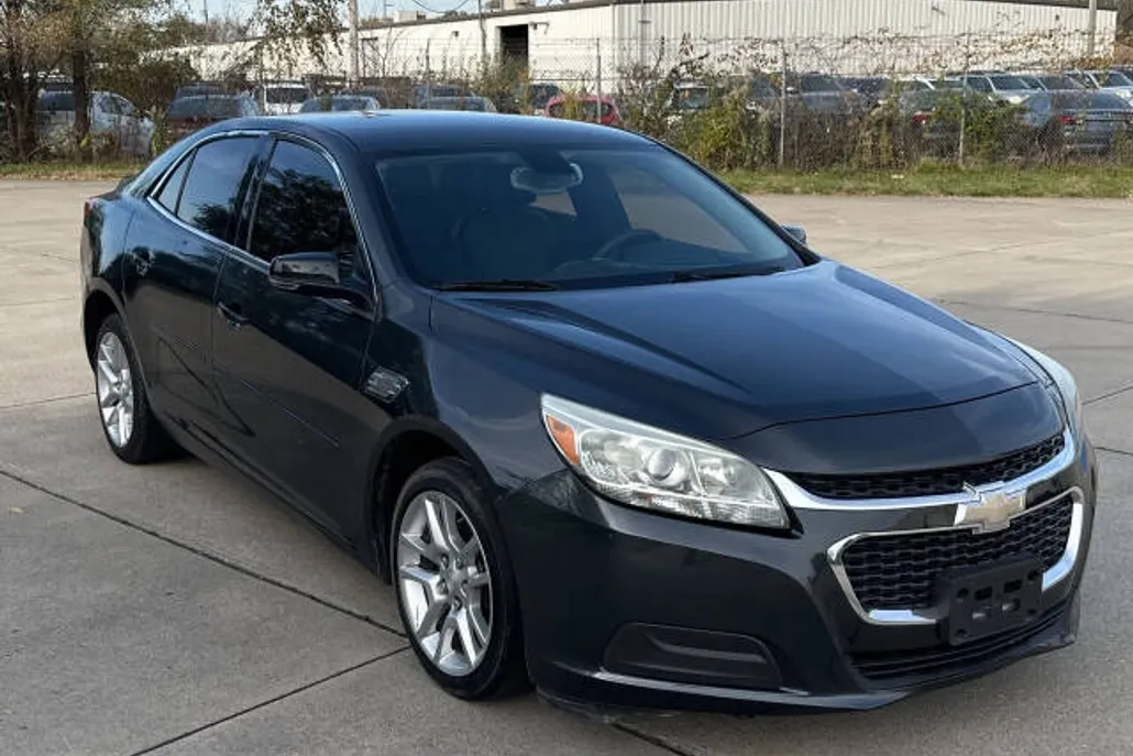 2015 Chevrolet Malibu 1LT photo 1