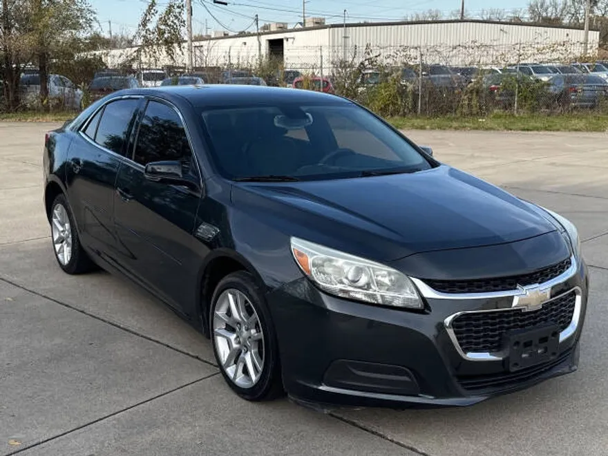 2015 Chevrolet Malibu 1LT photo 1