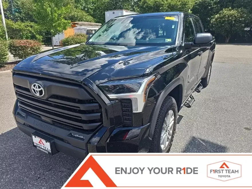 2023 Toyota Tundra SR5 photo 1