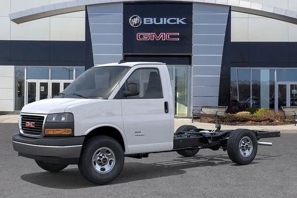 2025 Gmc Savana Cutaway 3500 Base photo 1