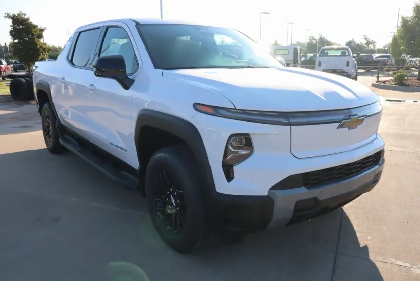 2026 Chevrolet Silverado EV LT photo 1