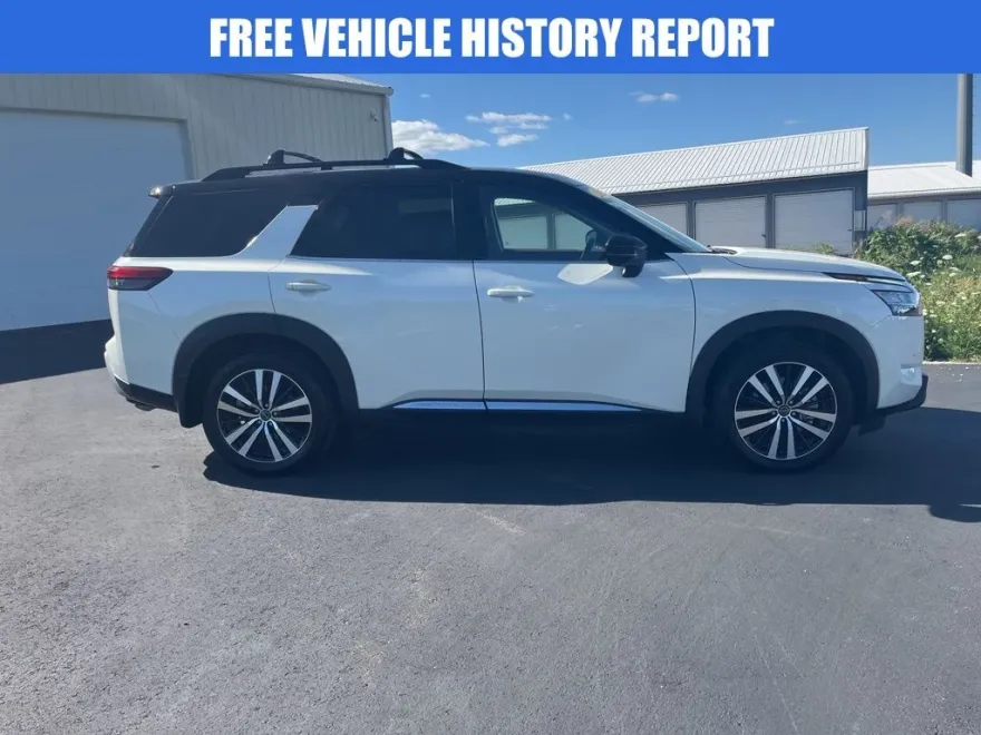 2024 Nissan Pathfinder Platinum photo 1