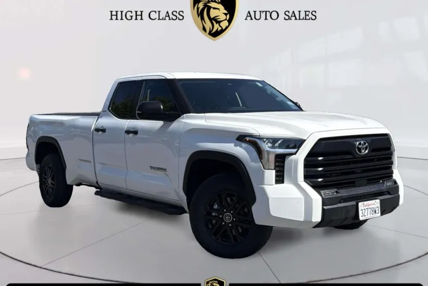 2024 Toyota RAV4 SR5 photo 1
