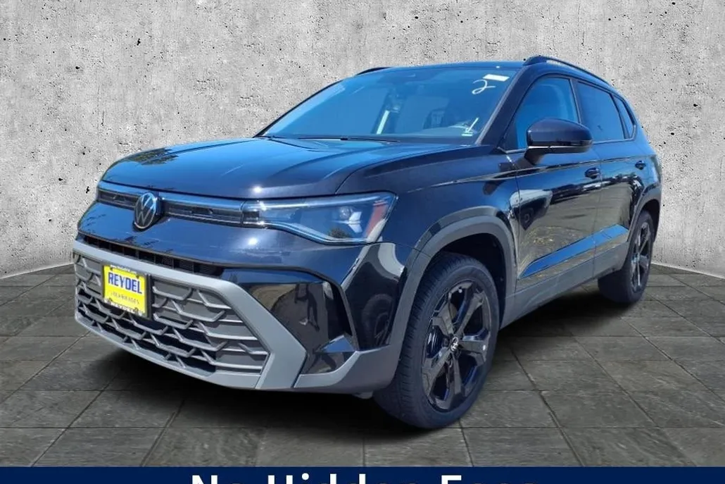 2025 Volkswagen Taos SE photo 1