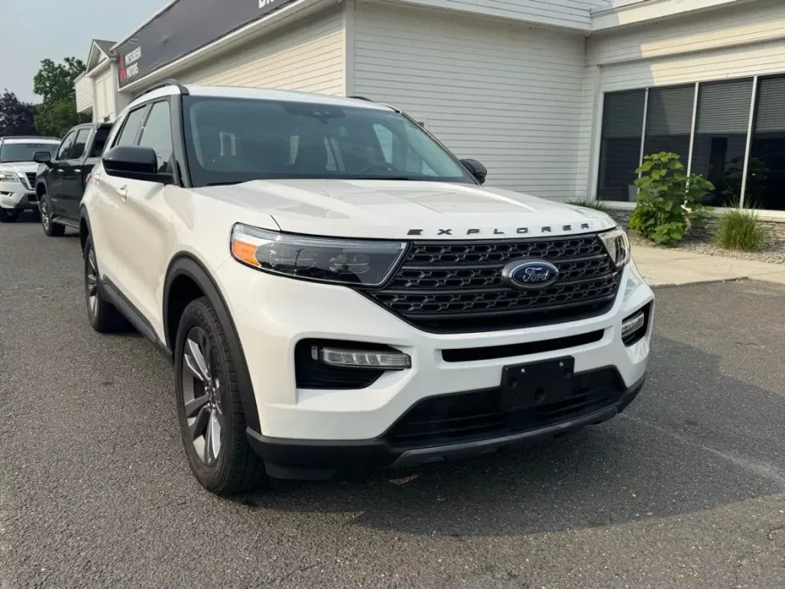 2022 Ford Explorer XLT photo 1