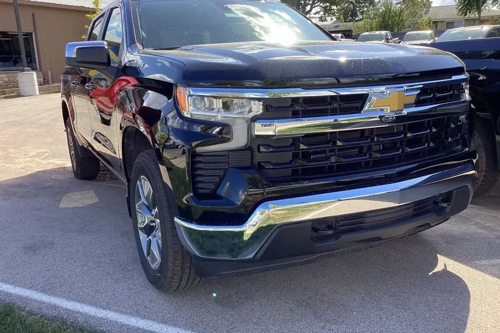 2026 Chevrolet Silverado 1500 LT photo 1