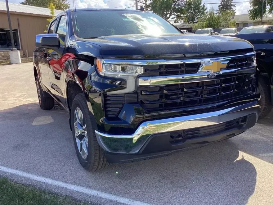 2026 Chevrolet Silverado 1500 LT photo 1