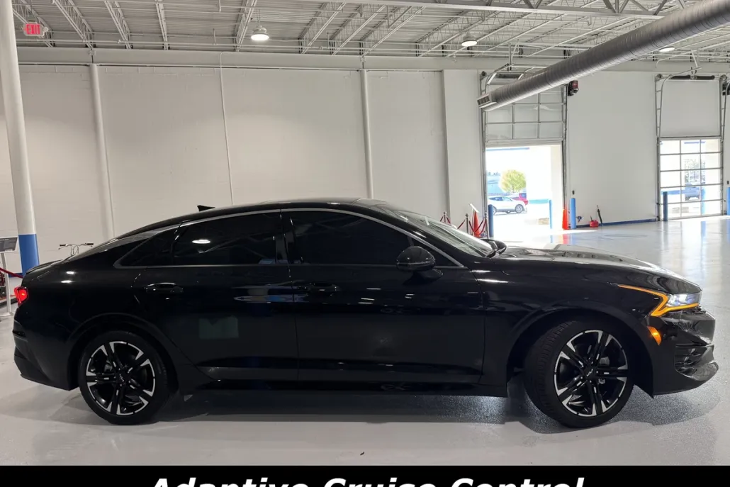 2023 Kia K5 GT-Line photo 1