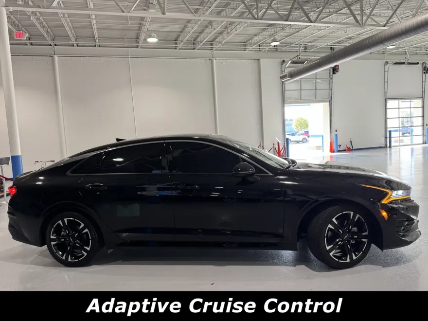 2023 Kia K5 GT-Line photo 1