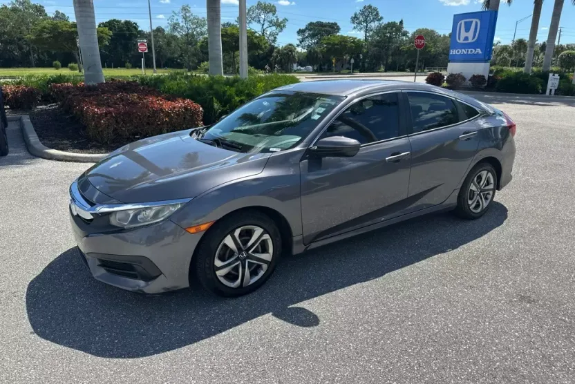 2018 Honda Civic LX photo 1