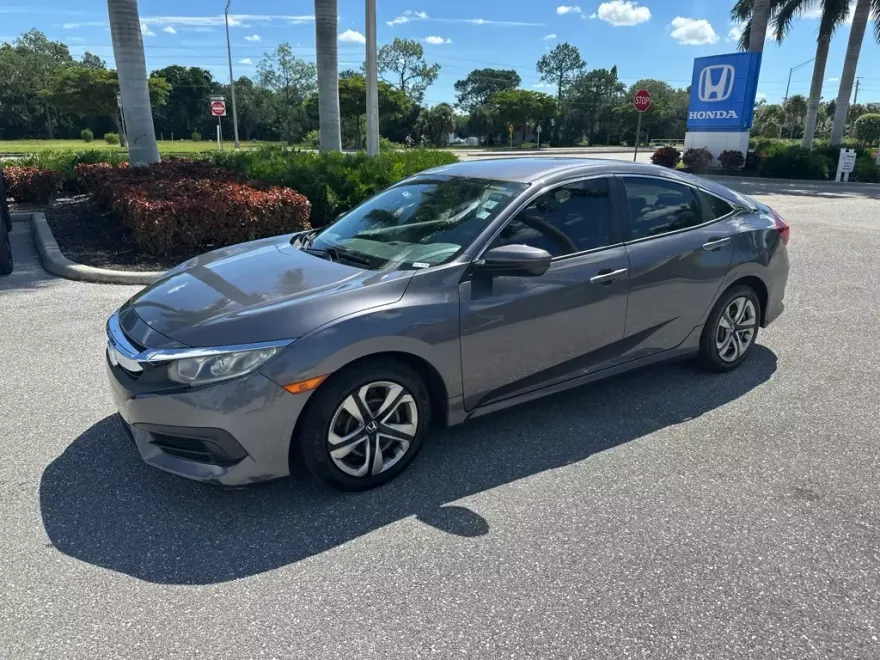 2018 Honda Civic LX photo 1