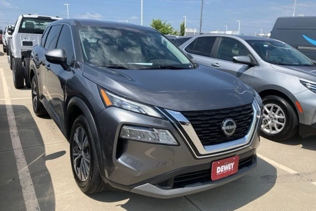 2022 Nissan Rogue SV photo 1