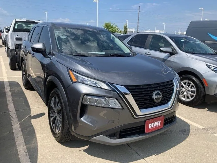 2022 Nissan Rogue SV photo 1
