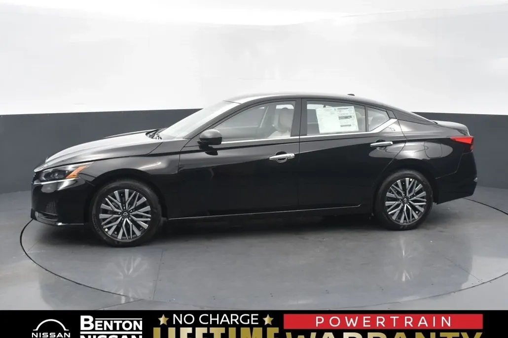 2025 Nissan Altima SV photo 1