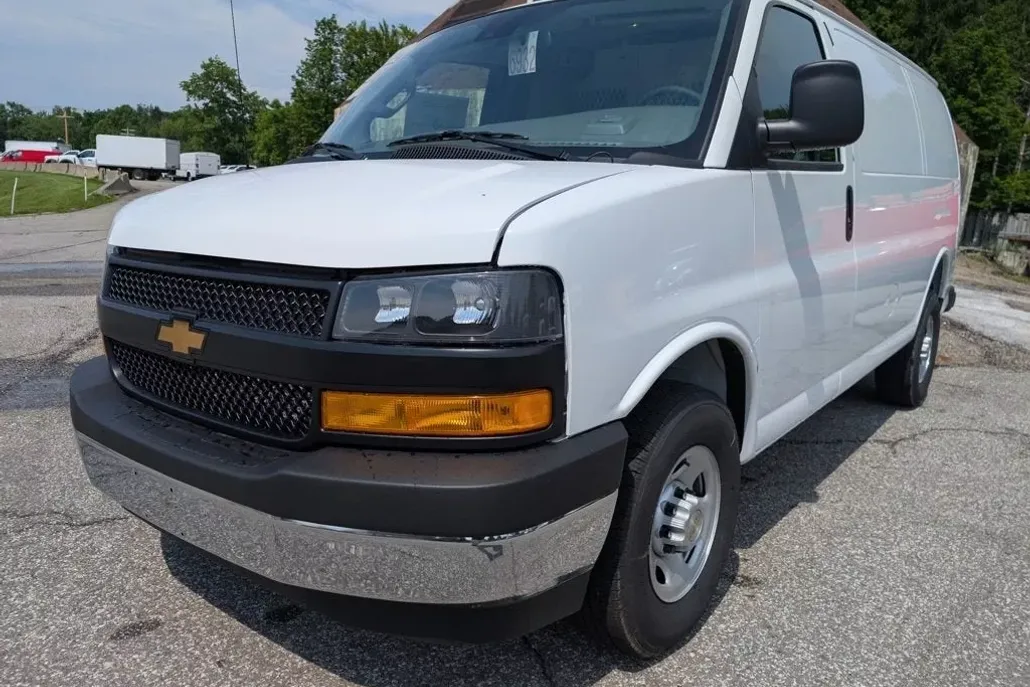 2025 Chevrolet Express Cargo Van Work photo 1