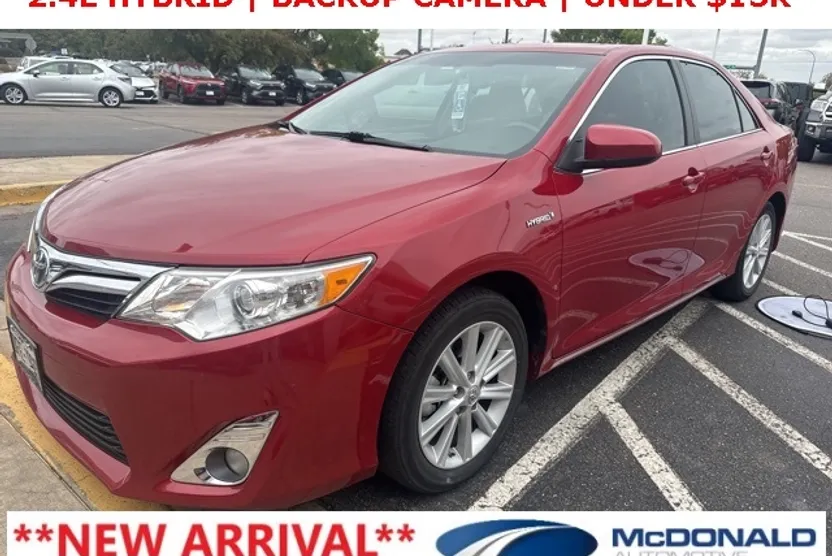 2014 Toyota Camry Hybrid XLE photo 1