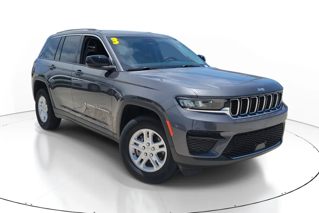2023 Jeep Grand Cherokee Laredo photo 1