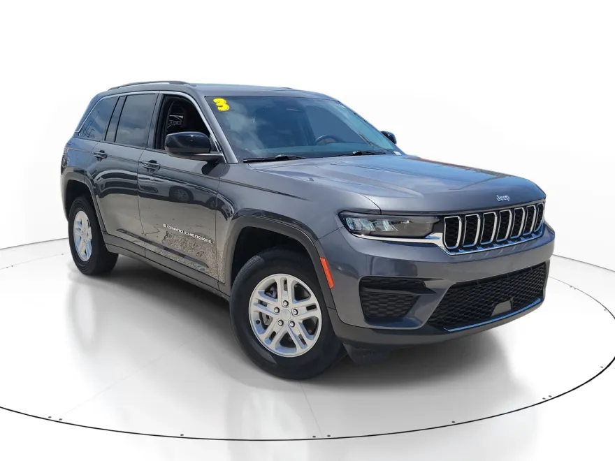 2023 Jeep Grand Cherokee Laredo photo 1
