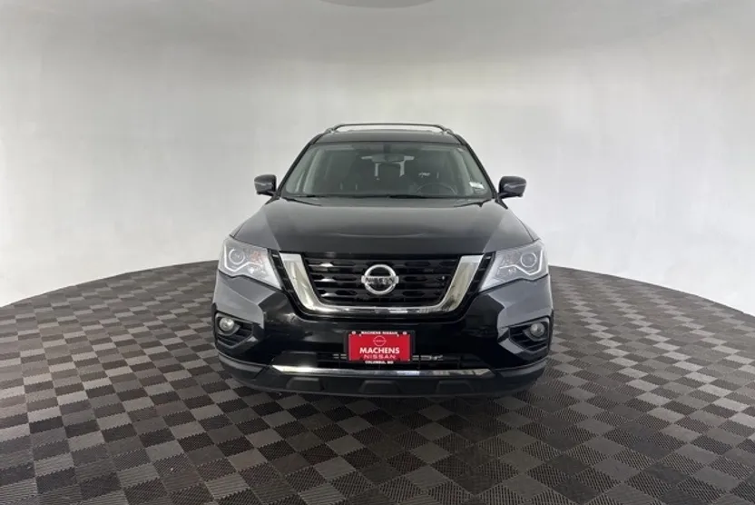 2019 Nissan Pathfinder Platinum photo 1