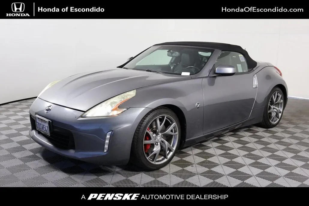 2013 Nissan 370Z Touring photo 1