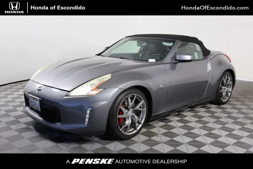 2013 Nissan 370Z Touring photo 1