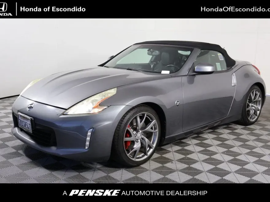 2013 Nissan 370Z Touring photo 1