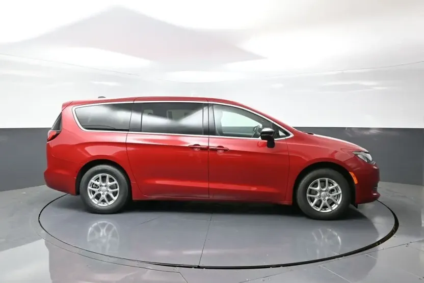 2026 Chrysler Voyager LX photo 1