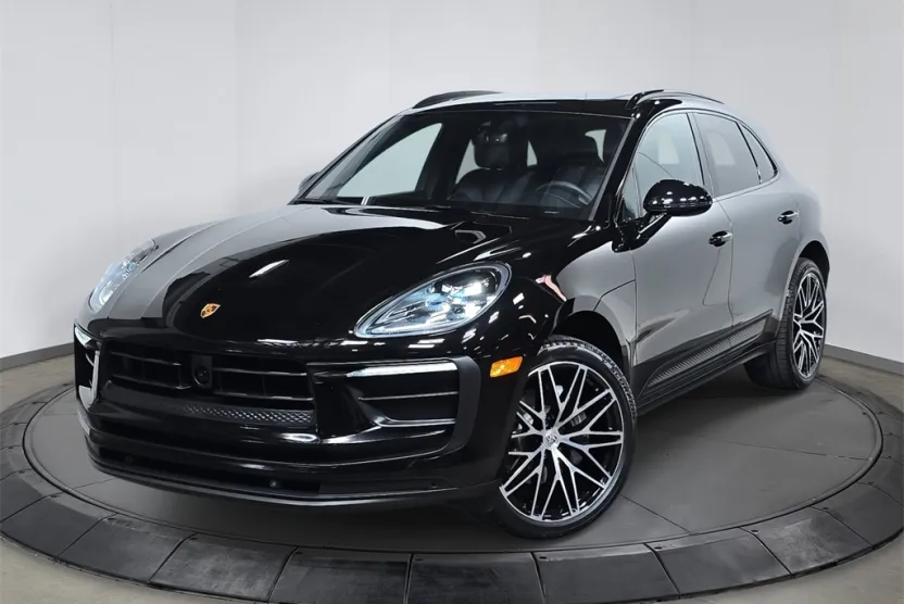 2023 Porsche Macan T photo 1