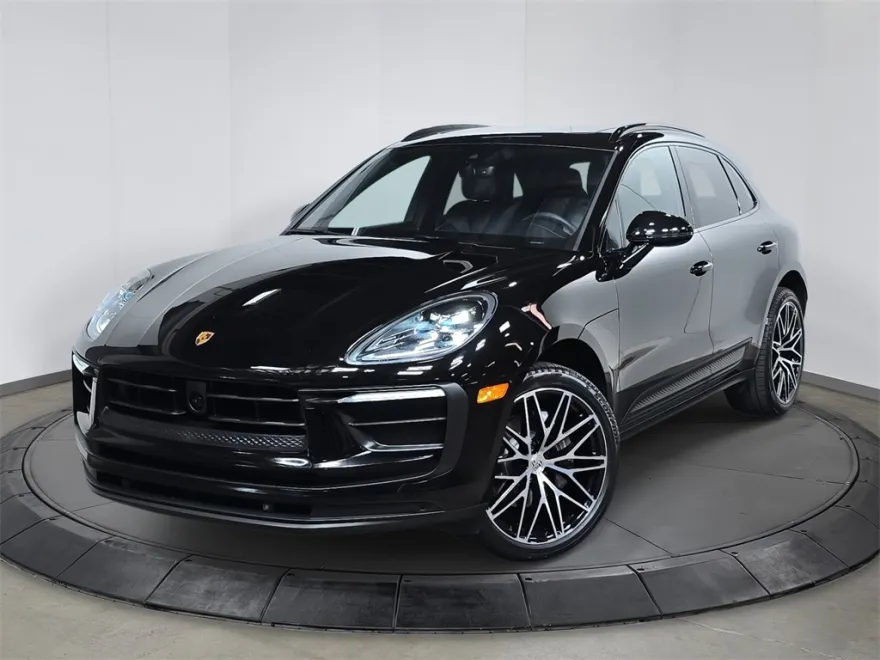2023 Porsche Macan T photo 1
