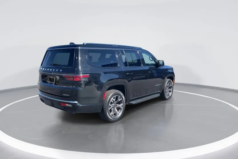 2023 Jeep Wagoneer Series III photo 1