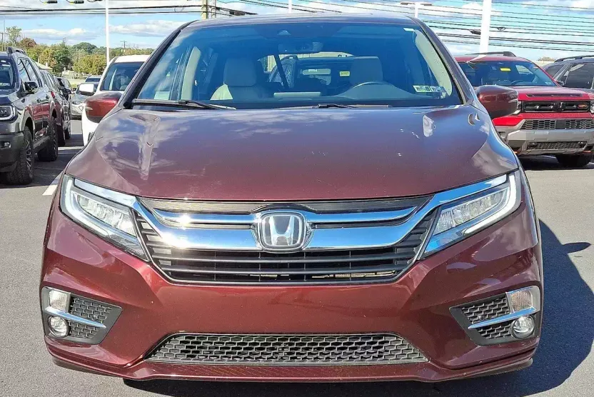 2019 Honda Odyssey Touring photo 1