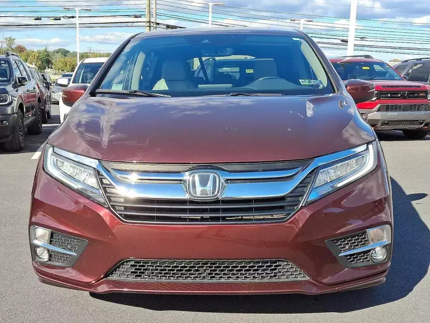 2019 Honda Odyssey Touring photo 1